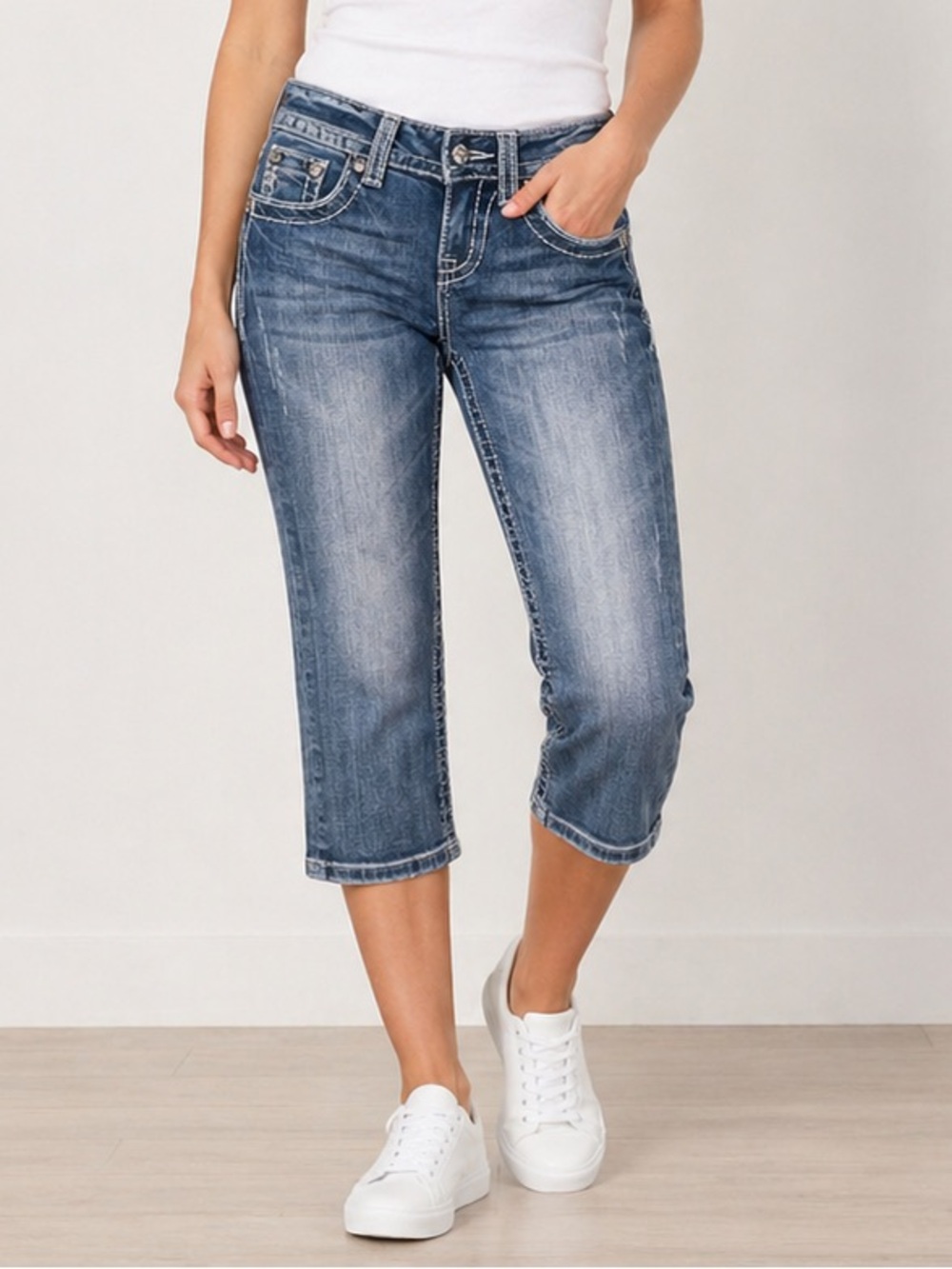 Miss Me Jeans Capri Denim Jeans Embellished Logo 19” Inseam Studs